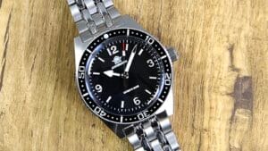 Addiesdive AD2033 - screw-down crown