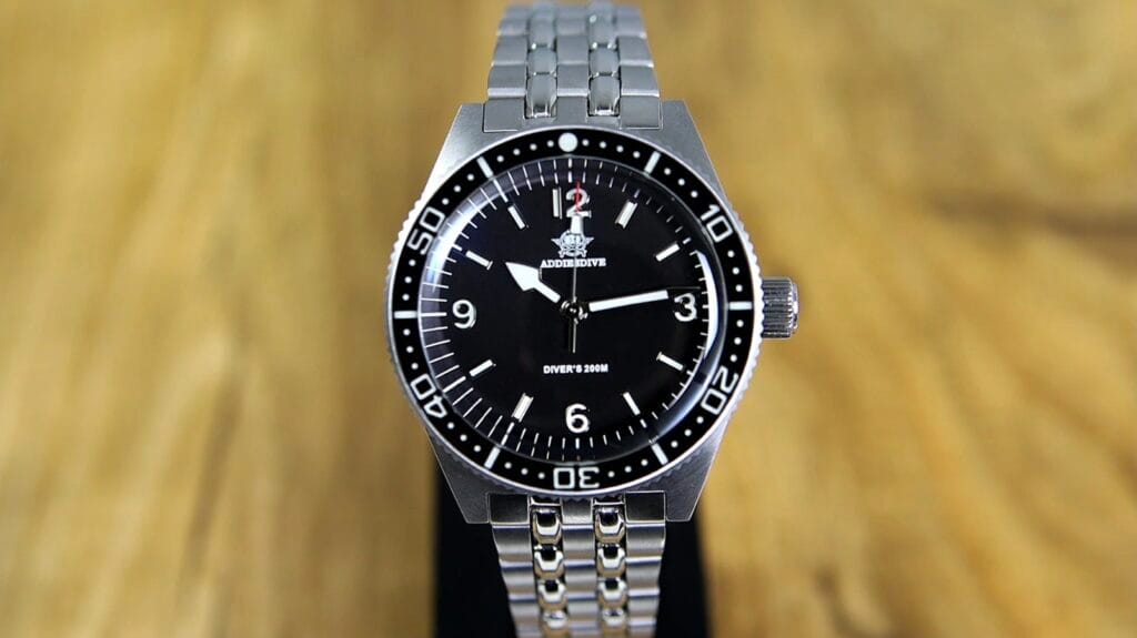 Addiesdive AD2033 - boxed sapphire crystal