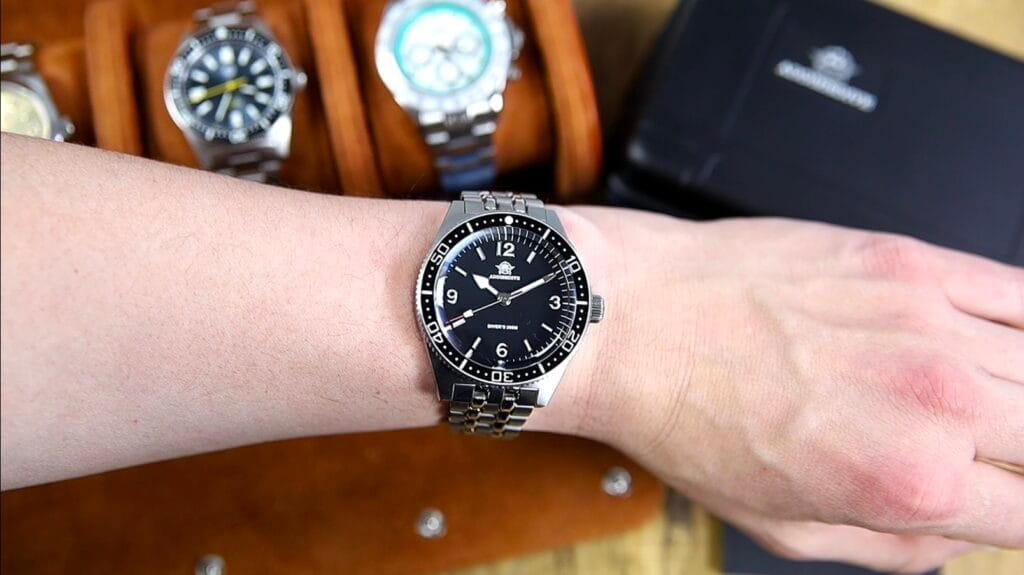 Addiesdive AD2033 - wrist shot