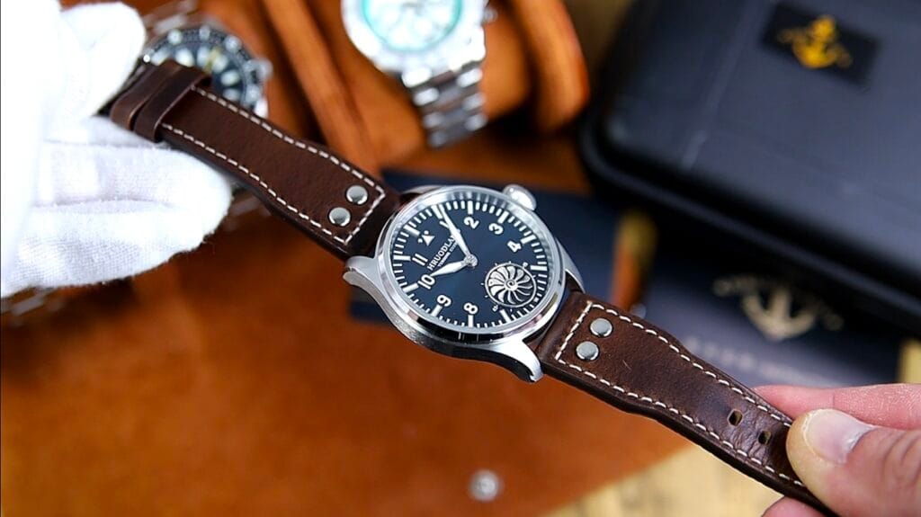 Hruodalnd F016 Turbone Pilot Watch - case design