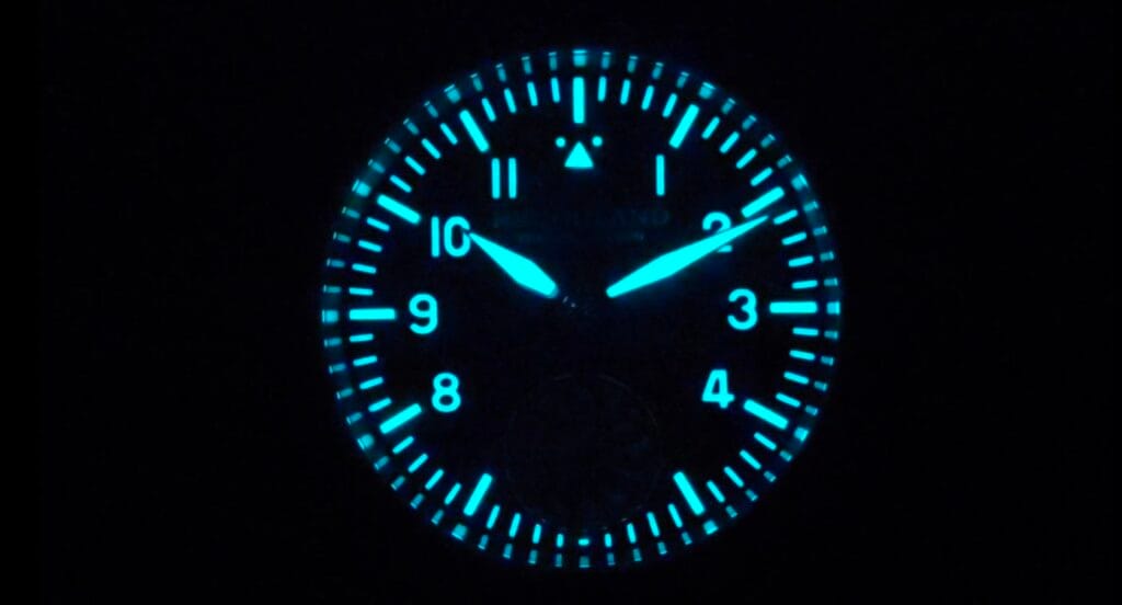 Hruodalnd F016 Turbone Pilot Watch - lume shot