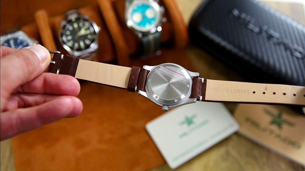 Militado D12 v2 - screw-down caseback