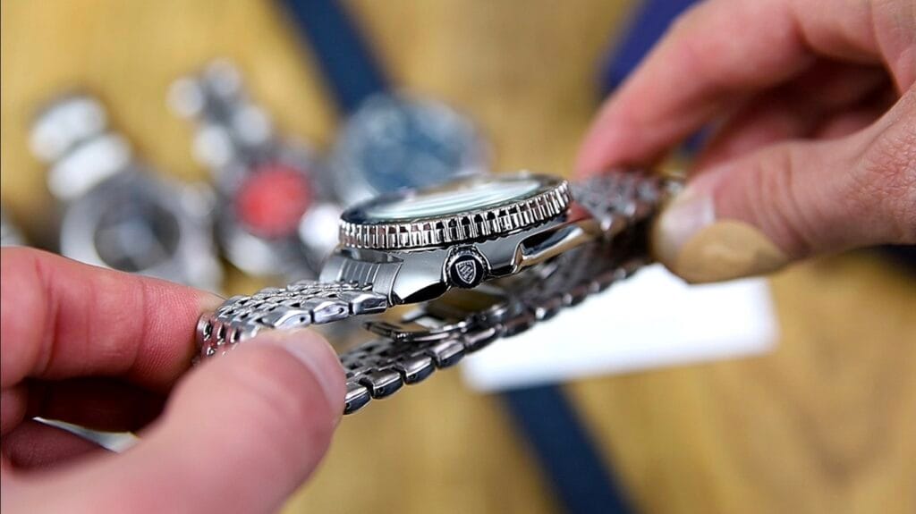 Poedagar 682 - signed push-pull crown