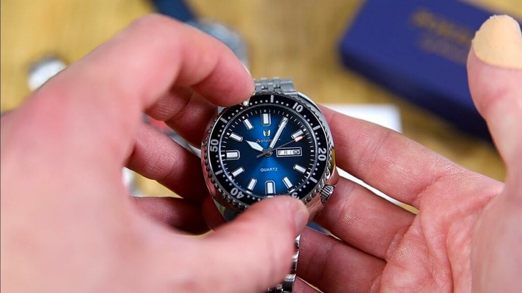 Poedagar 682 - rotating bezel