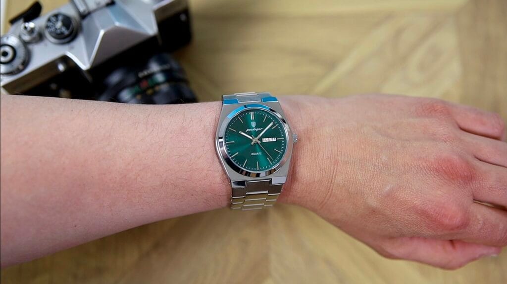 Poedagar 930 - wrist shot