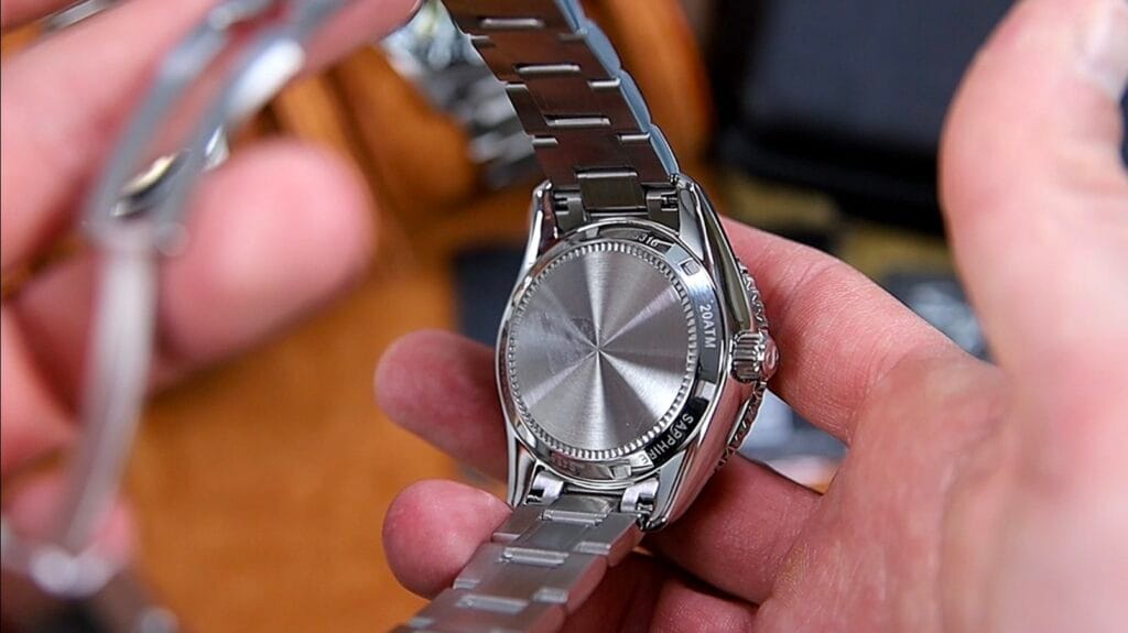 Seestern S456 Watch Review - screw-down caseback