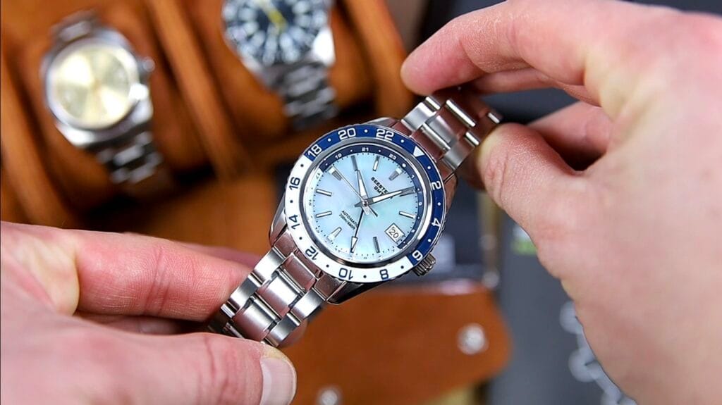 Seestern S456 Watch Review - screw-down crown