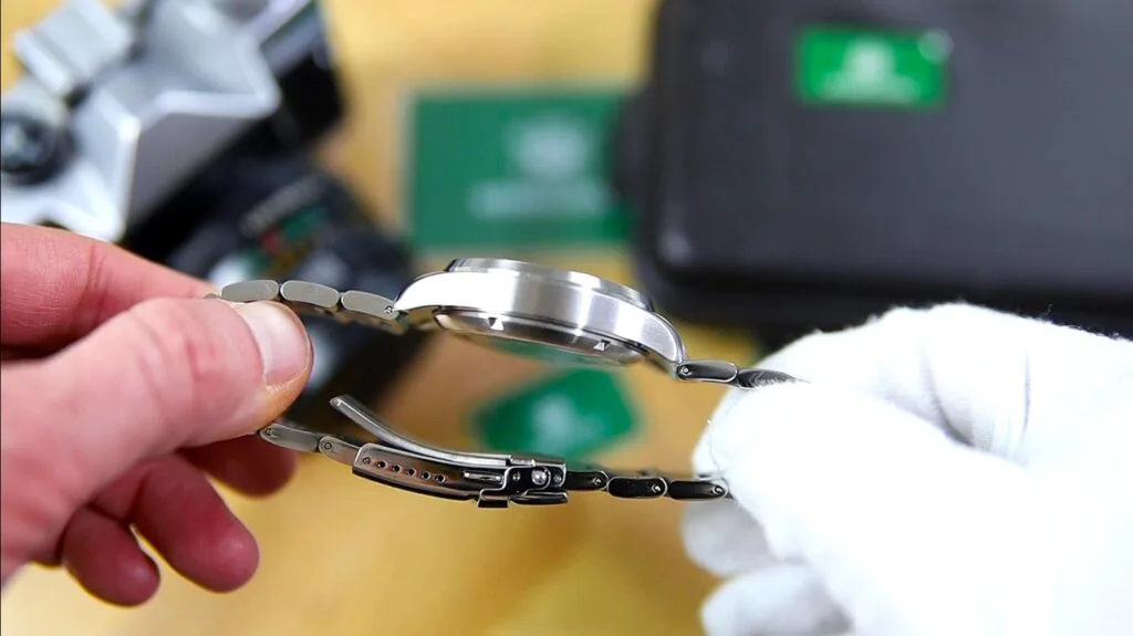 Steelflier SF746 - brushed case