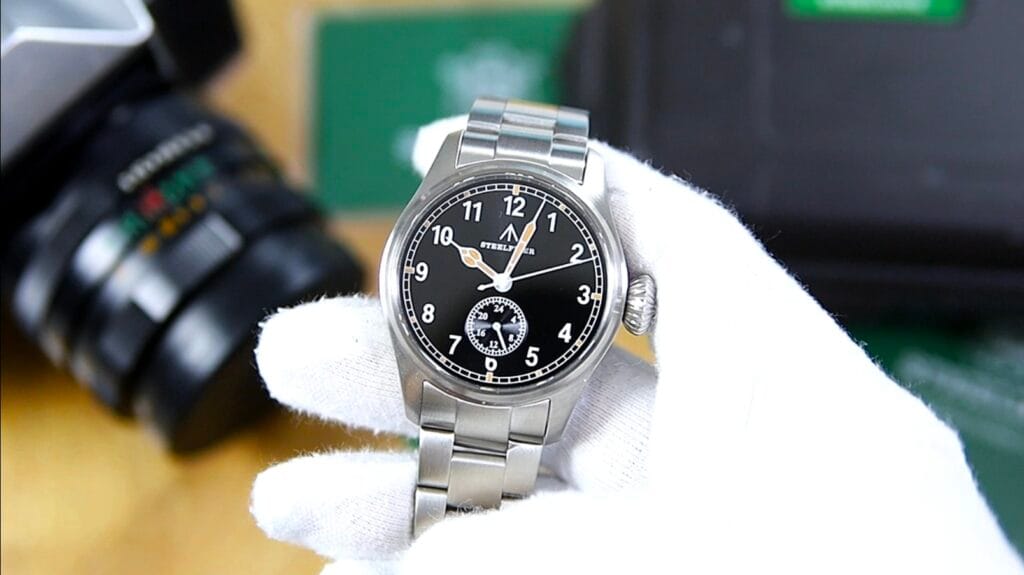 Steelflier SF746 - matte black dial