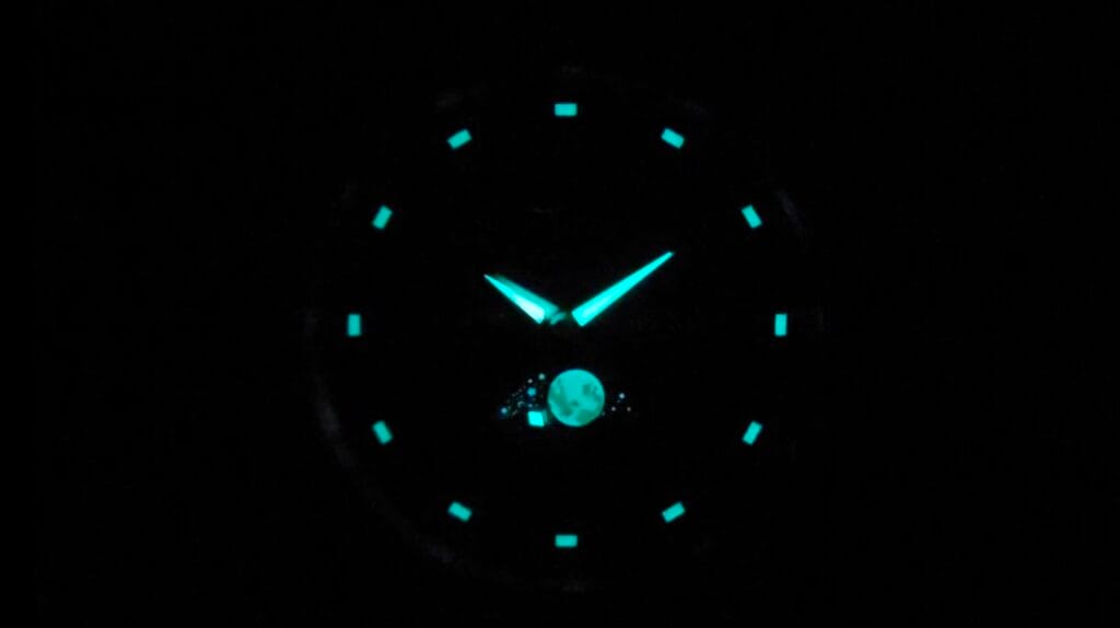 Sugess Moonphase S401B v3 - lume shot