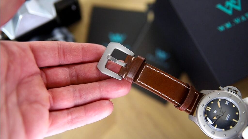 WM Watch WM200 - titanium buckle clasp