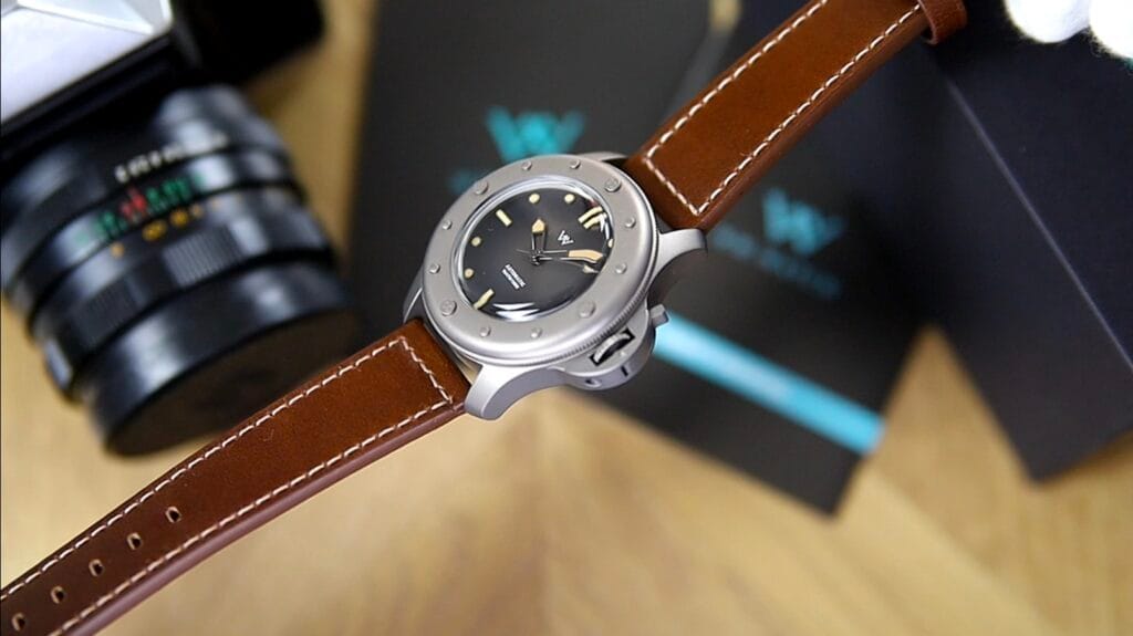 WM Watch WM200 - coin edge bezel