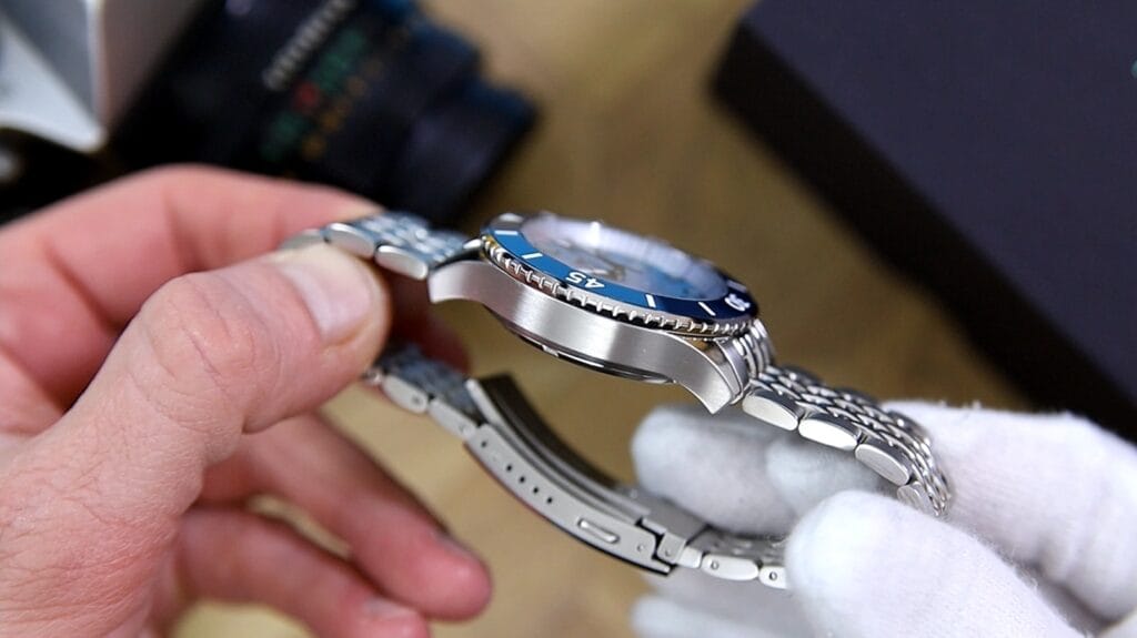 WM Watch WM212 - case profile