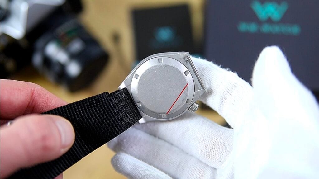 WM Watch WM216 - screw-down caseback