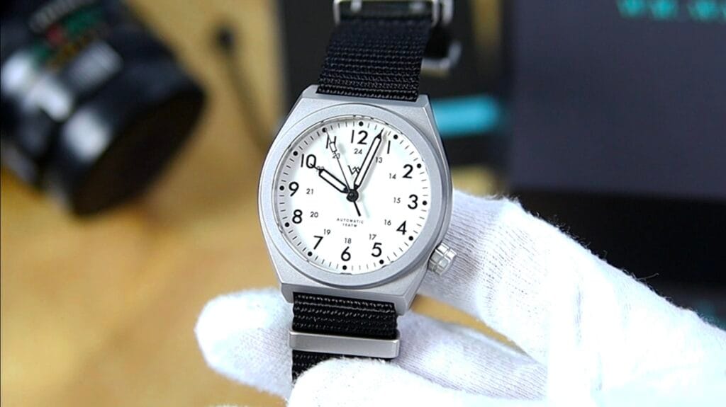 WM Watch WM216 - white dial