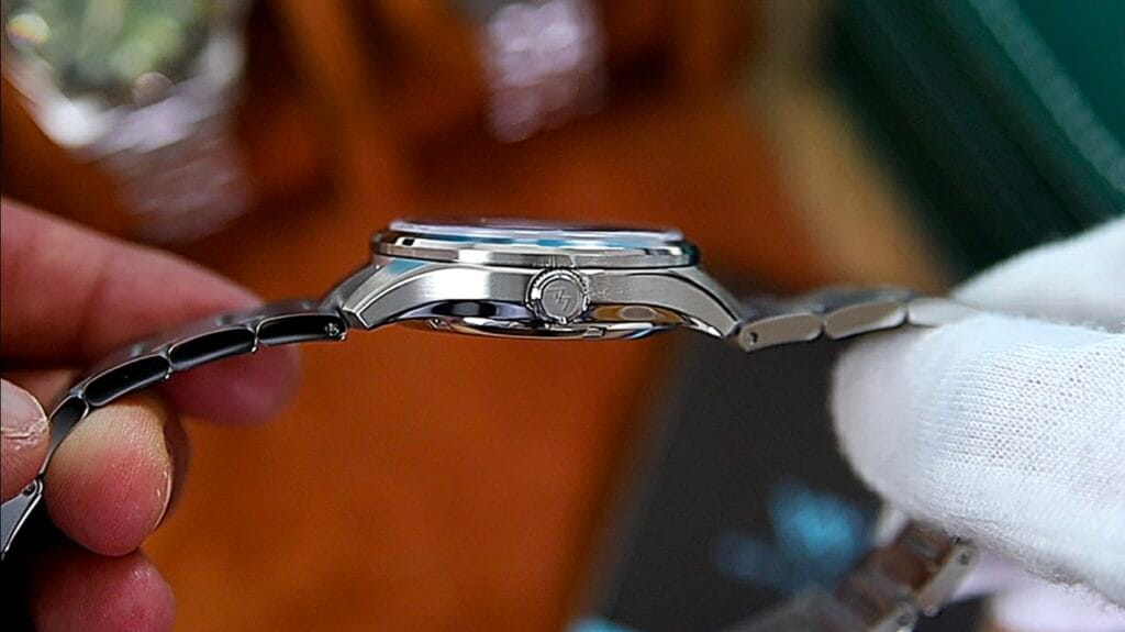 WM Watch WM226 - signed screw-down crown