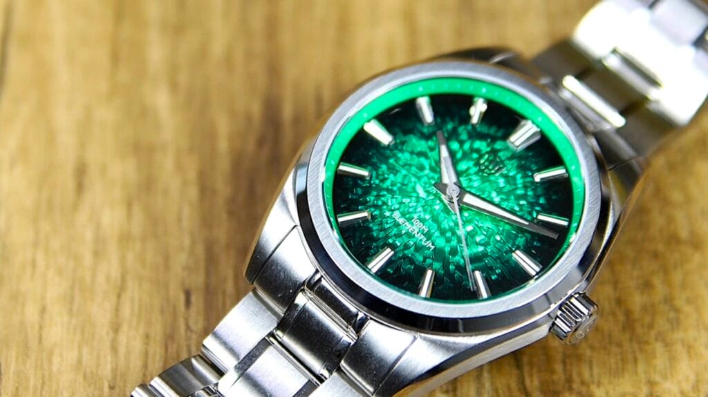Watchdives WD0003C - emerald green elementum dial