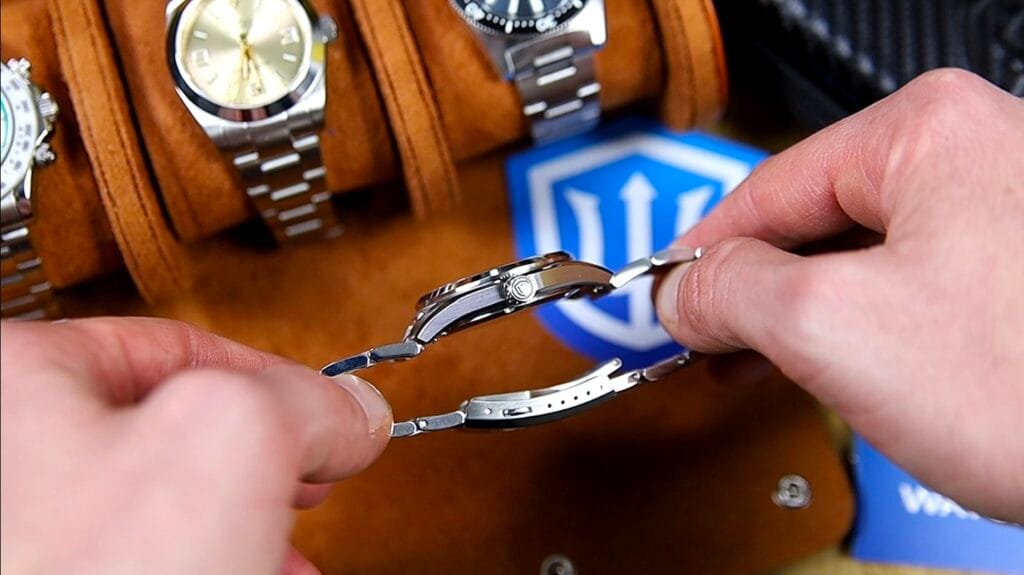 Watchdives WD0003C - signed and screw-down crown