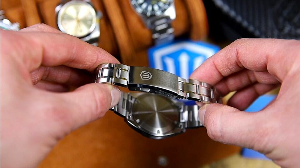 Watchdives WD0003C - signed and milled clasp