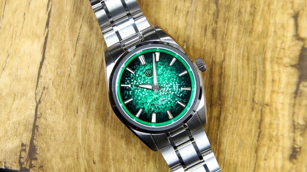 Watchdives WD0003C - sapphire crystal