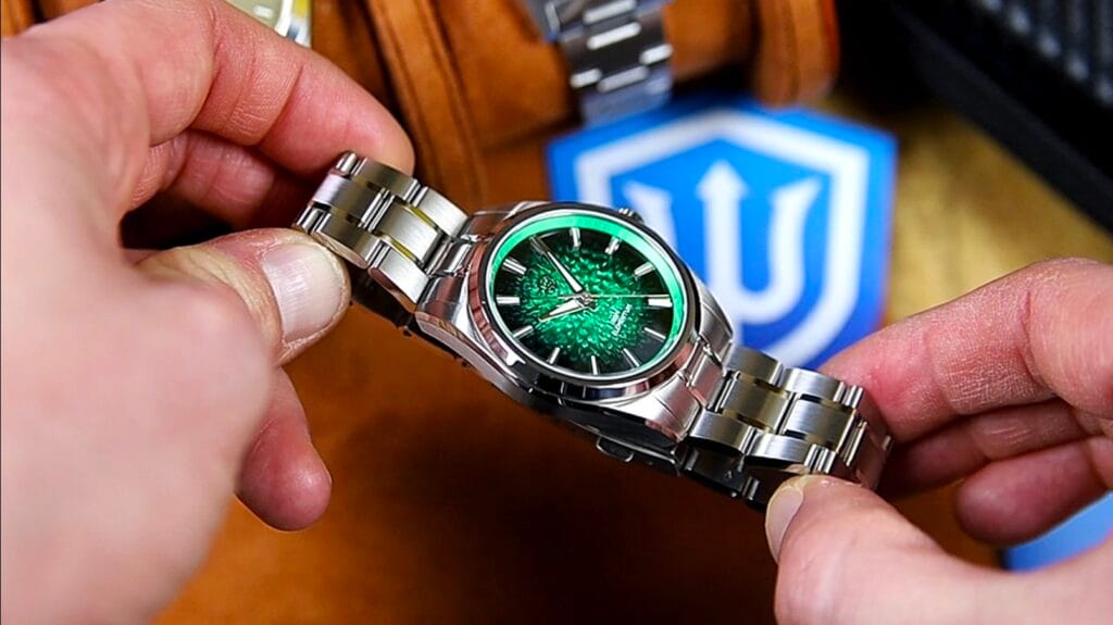 Watchdives WD0003C - brushed and polished surfaces on case