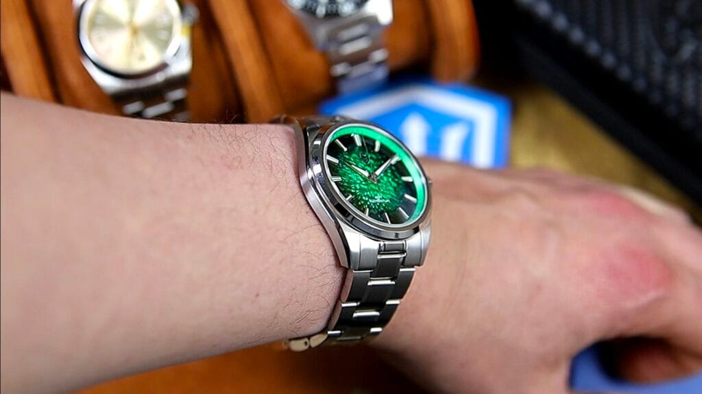 Watchdives WD0003C - wrist shot