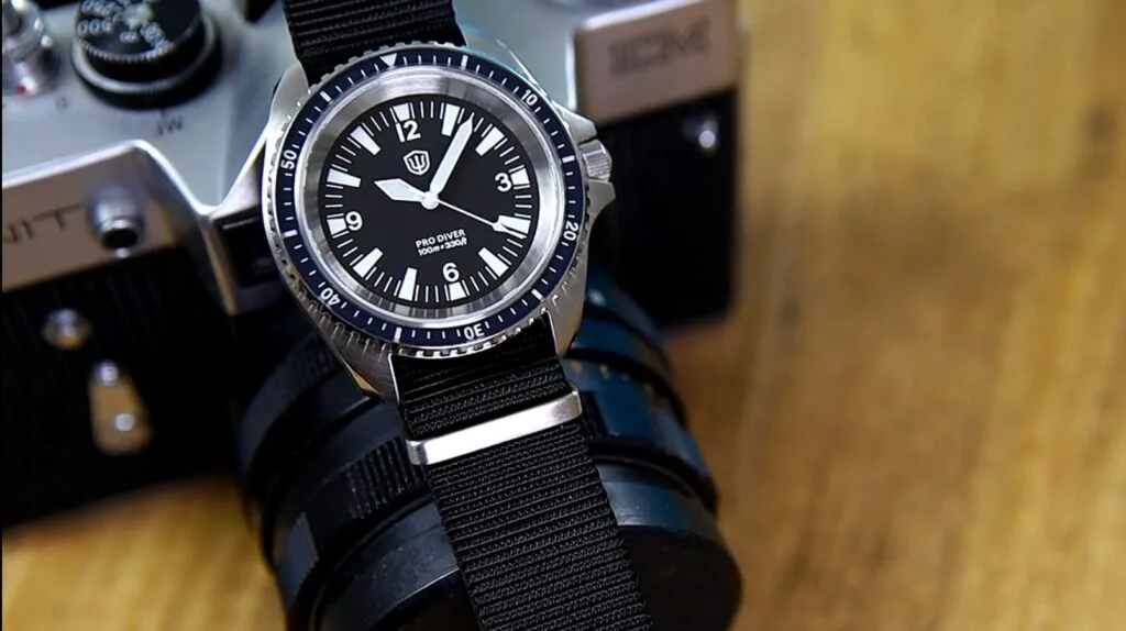 Watchdives WD1980 - nylon strap with steel keepers
