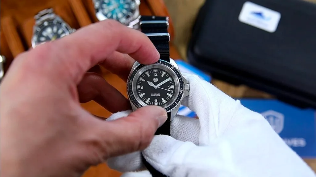 Watchdives WD1980 - rotating unidirectional bezel