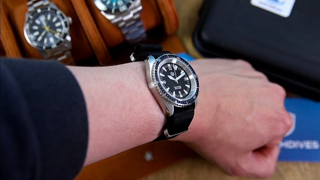 Watchdives WD1980 - no overhang on wrist