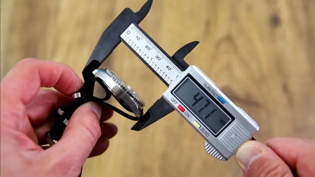 Watchdives WD1980 - lug-to-lug length 47mm