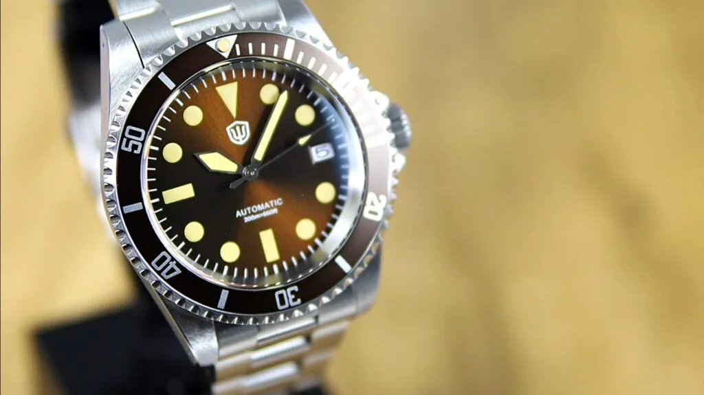 Watchdives WD5513 Watch Review - anti reflective coating and sapphire crystal