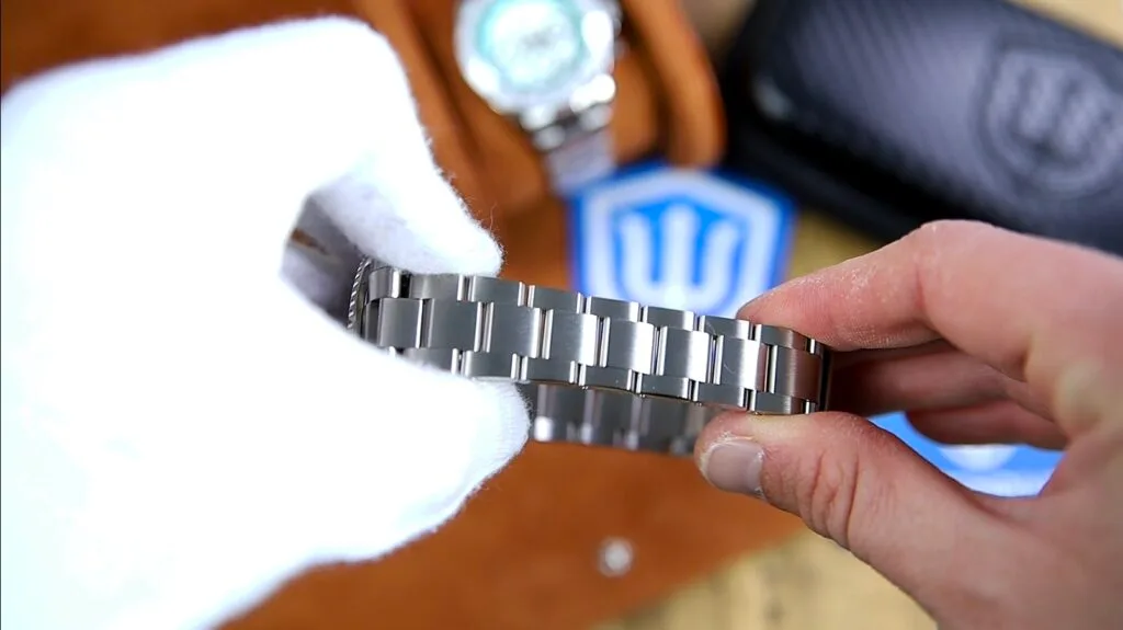 Watchdives WD5513 Watch Review - 3 link bracelet