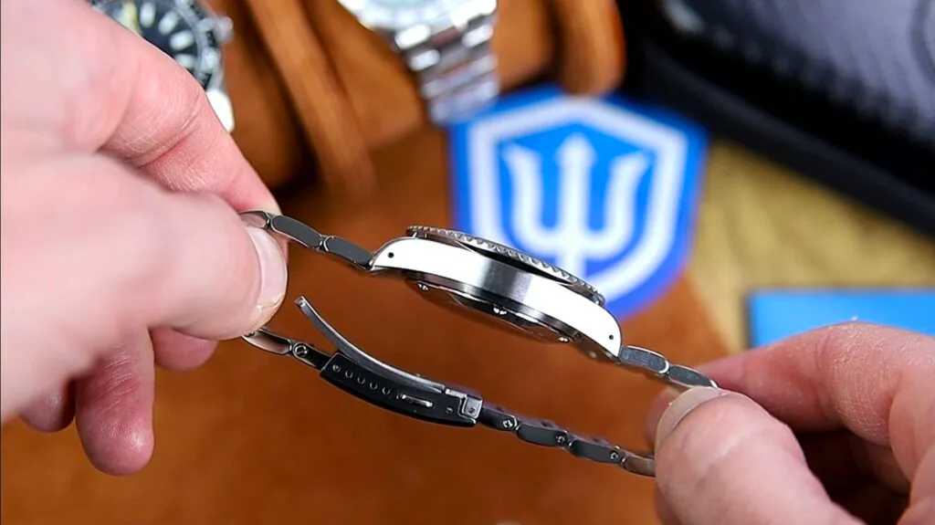 Watchdives WD5513 Watch Review - brushed case