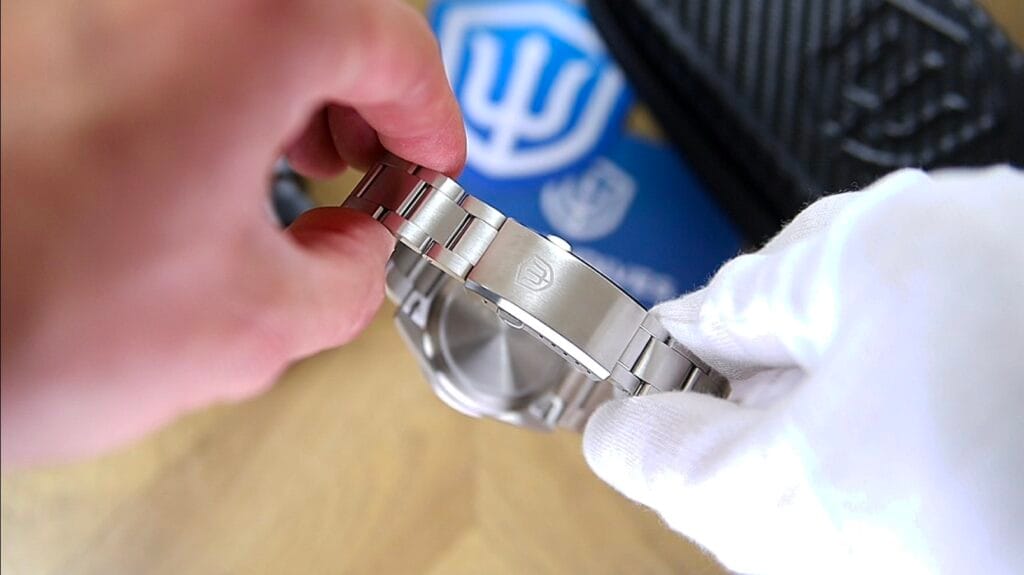 Watchdives WD7922 Watch Review - signed double pusher clasp