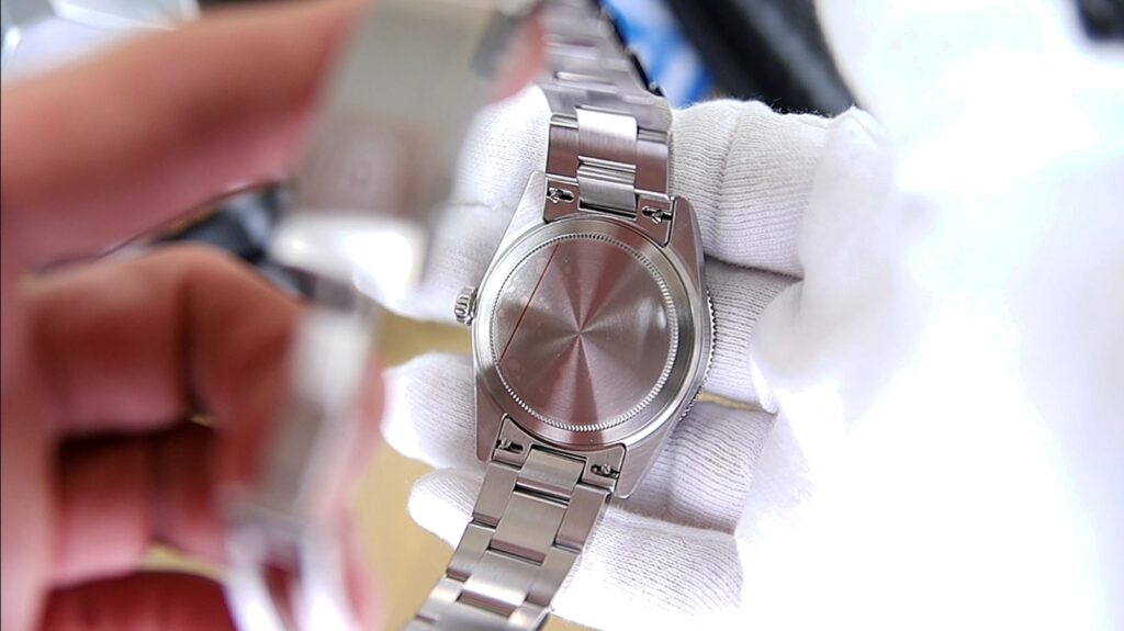 Watchdives WD7922 Watch Review - screwback