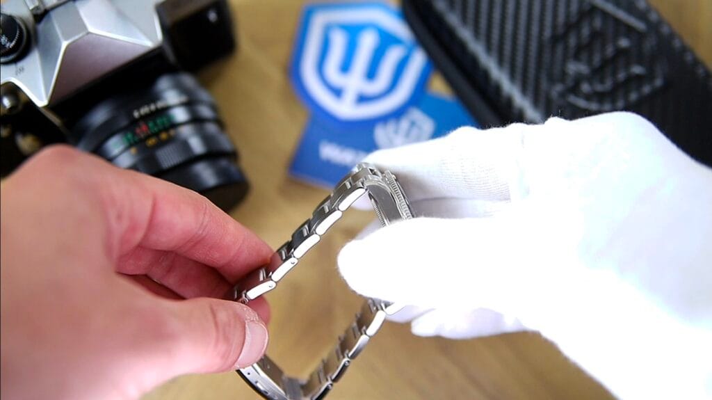 Watchdives WD7922 Watch Review - screw pins bracelet