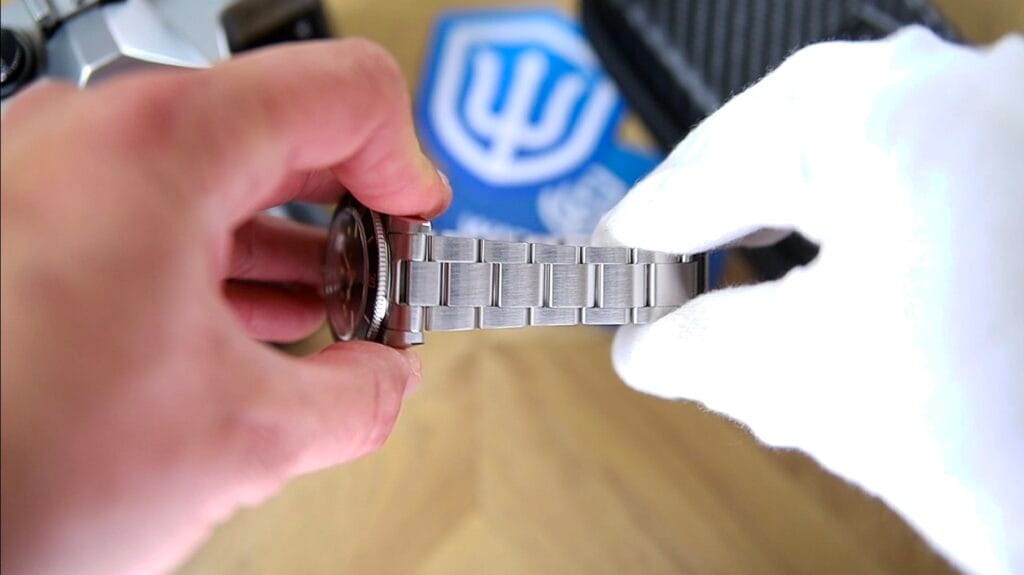 Watchdives WD7922 Watch Review - 3 link stainless steel bracelet
