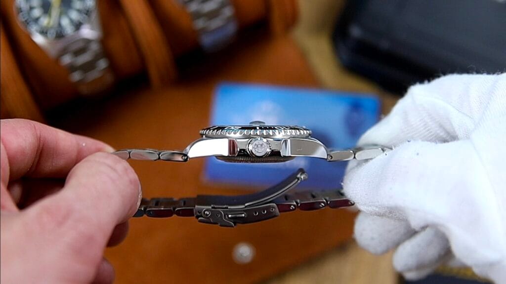 Addiesdive AD2513 - guarded screw-down crown