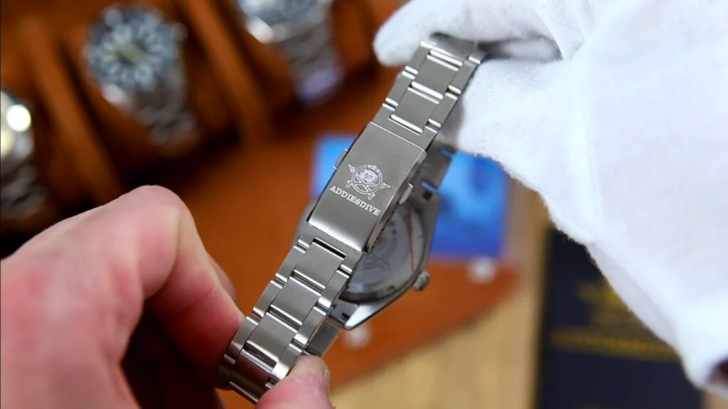 Addiesdive AD2515 - signed clasp