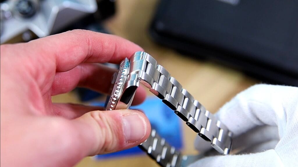 Addiesdive MY-H3-C - protruding male end links on bracelet