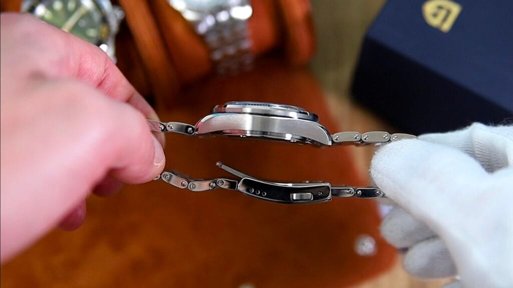 Pagani Design PD1718 - layered case design