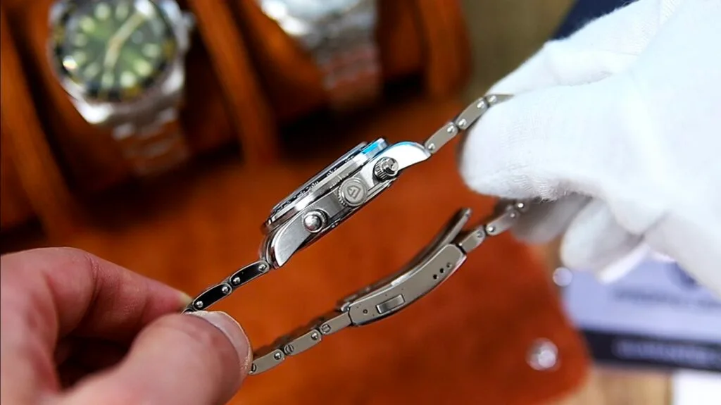 Pagani Design PD1718 - signed screw-in crown