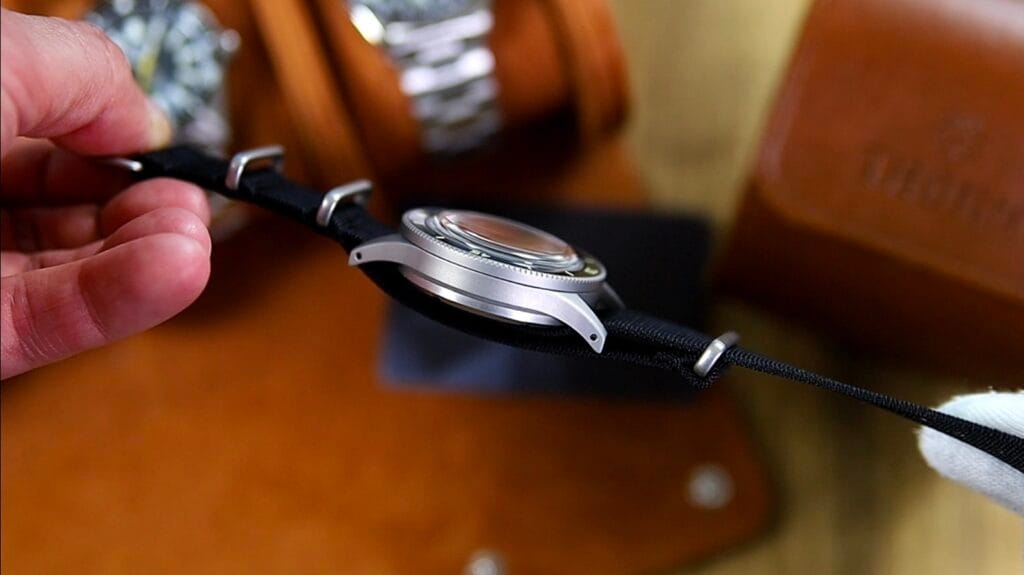 Thorn SHY033 - vintage boxed k9 mineral crystal