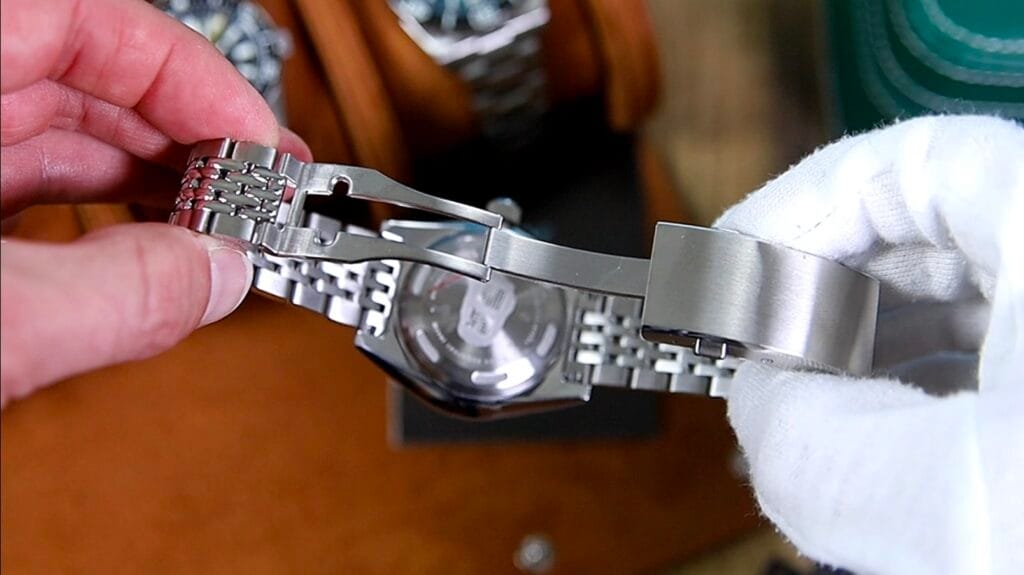 WM Watch WM220 - milled clasp