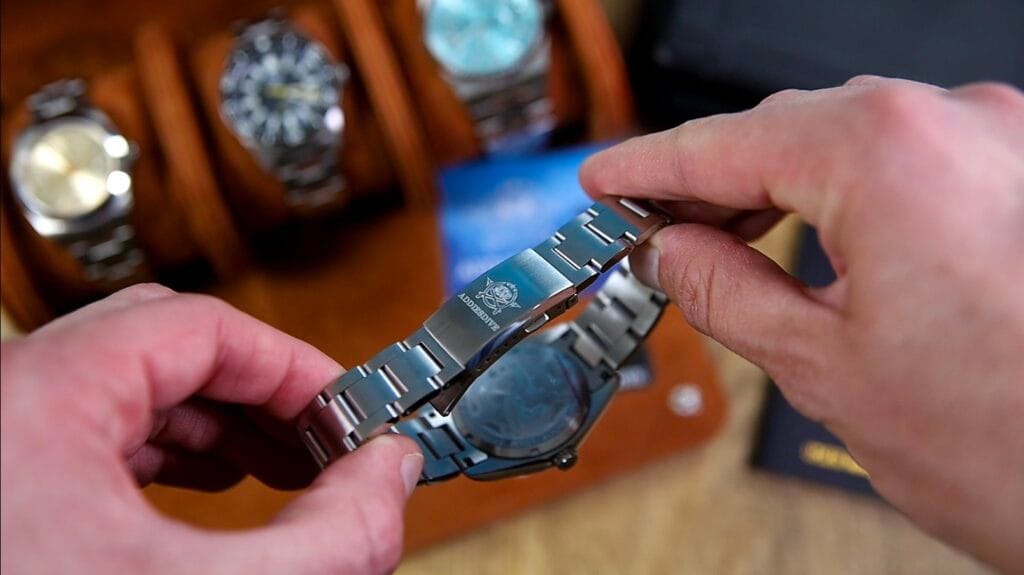 Addiesdive AD2096 - signed clasp