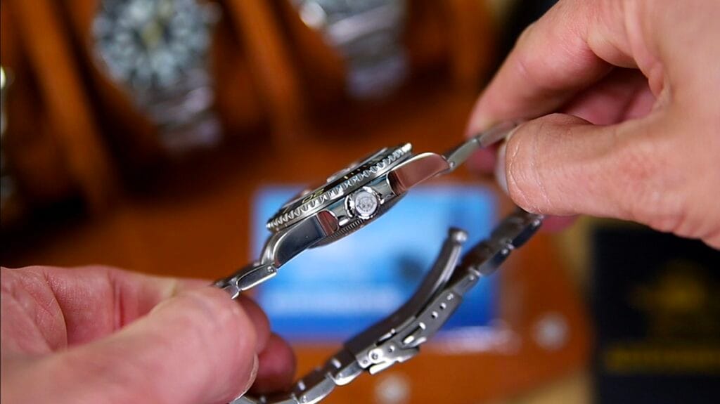 Addiesdive AD2505 - signed screw-in crown