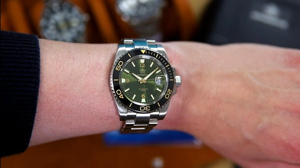 Addiesdive AD2505 - wrist shot