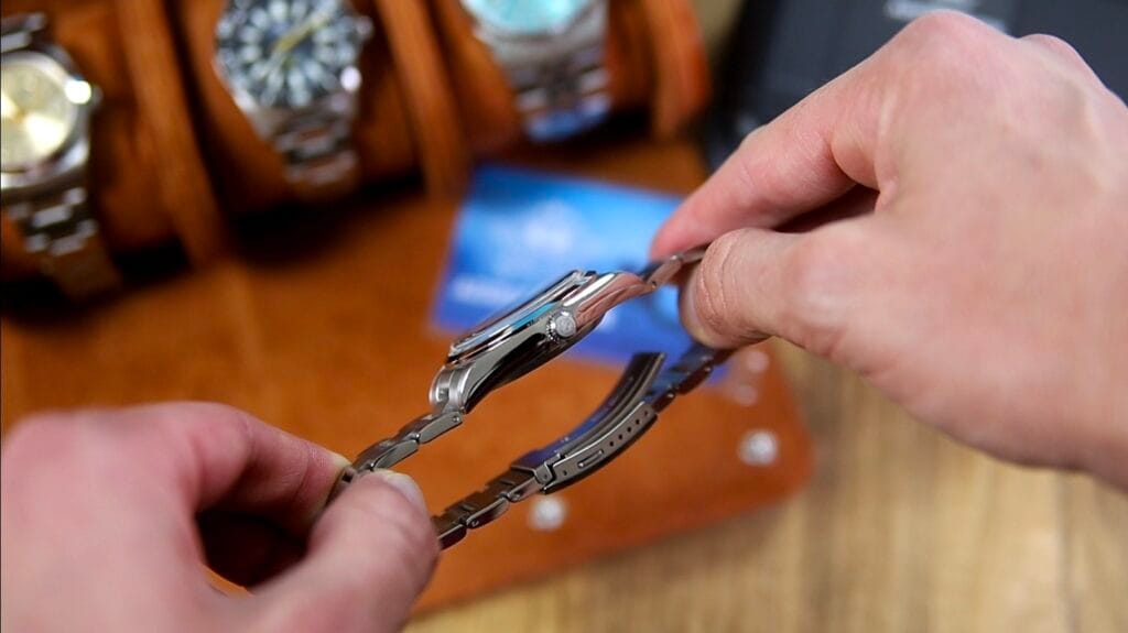 Addiesdive AD2508 - signed screw-in crown