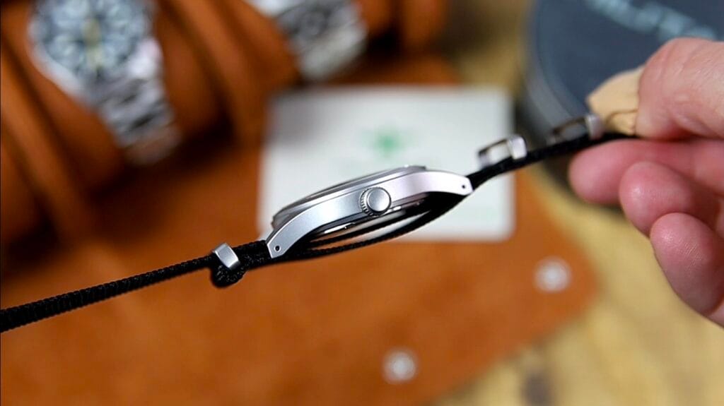 Militado ML05 v2 - screw down crown