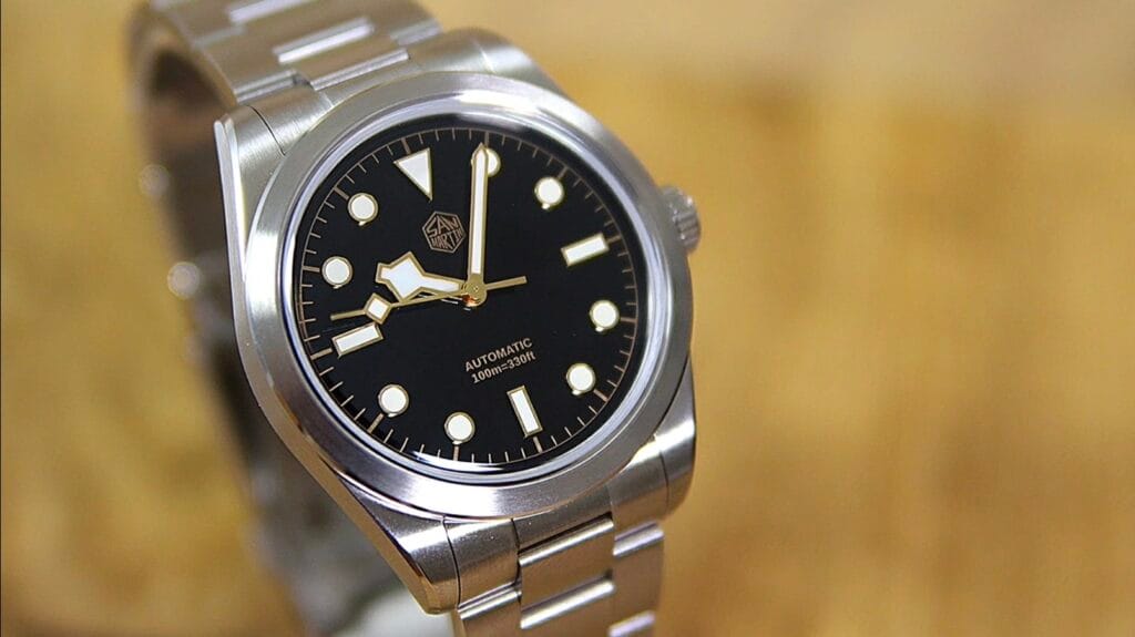 San Martin SN0107 - dial macro shot